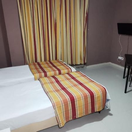 Hostal Gracia Torrejon de Ardoz Ngoại thất bức ảnh
